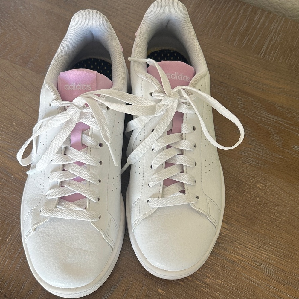 Adidas Women’s Sneakers 👟